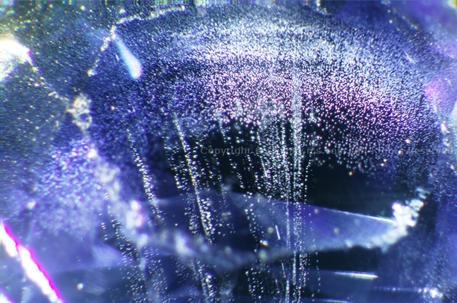 Curved striae in Verneuil synthetic sapphire